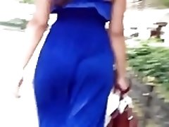 lovely MILFY ass in summer dress