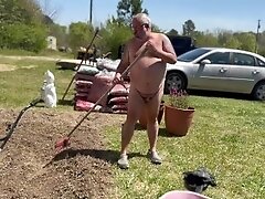 Nude gardening