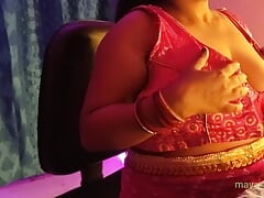 Sexy Bhabhi opens her clothes and shows her boobs to satisfy her sexual desire.